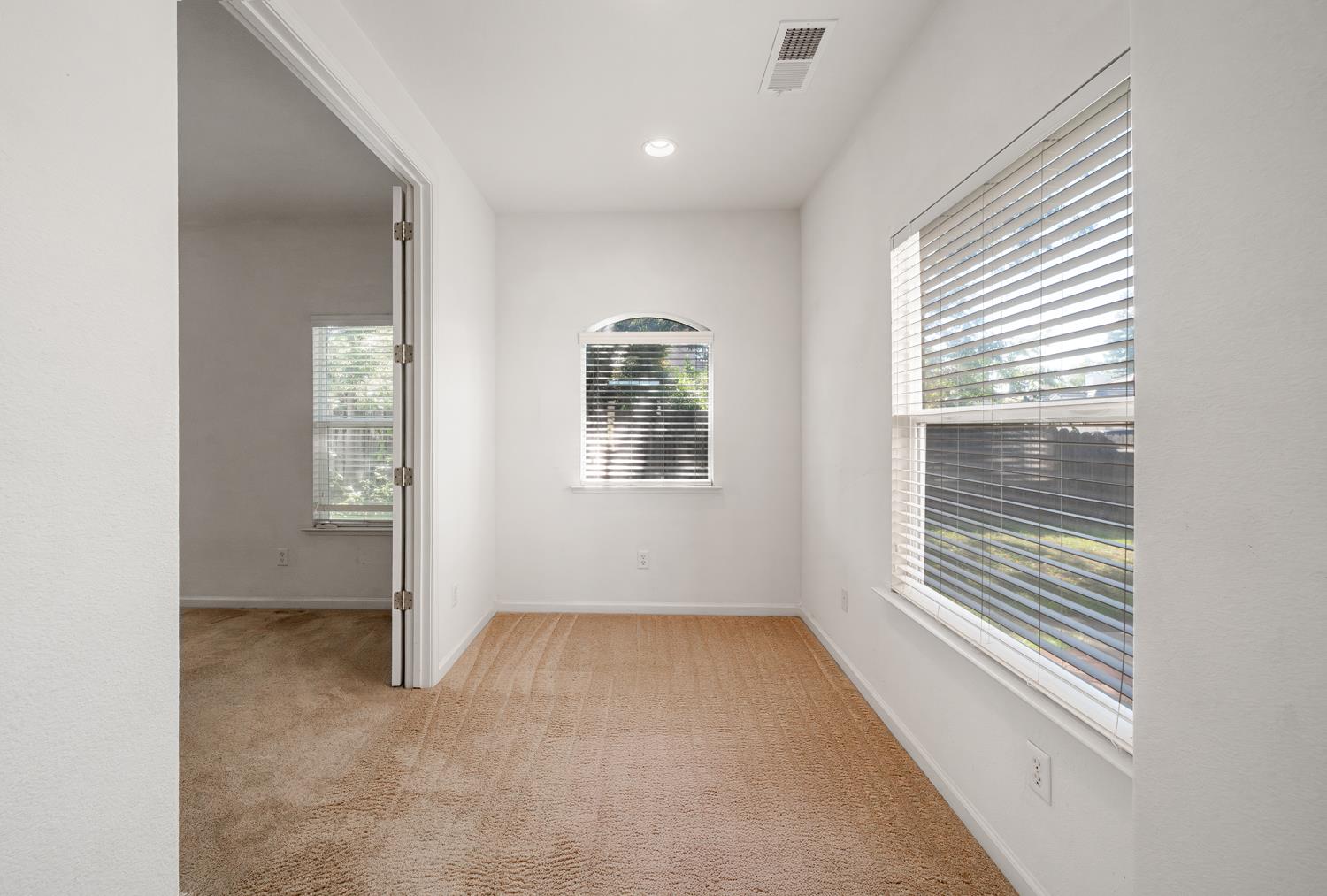 2773 E Deyoung Dr, Fresno, CA 93720