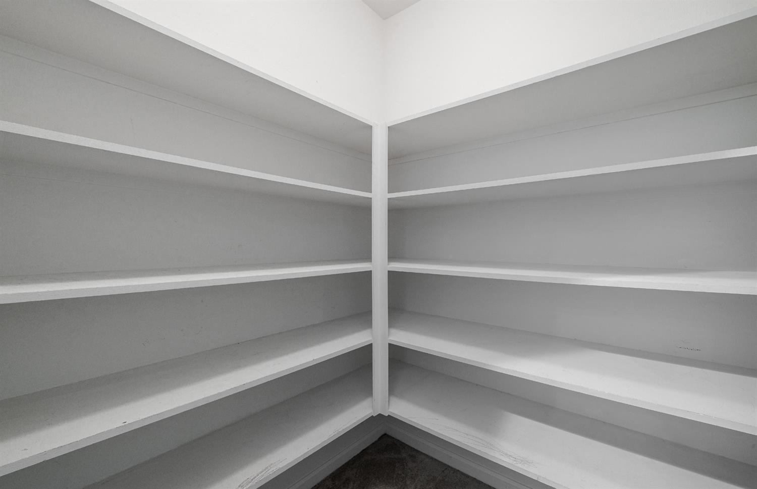 2773 E Deyoung Dr, Fresno, CA 93720