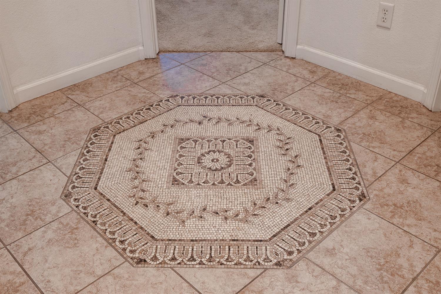 2773 E Deyoung Dr, Fresno, CA 93720