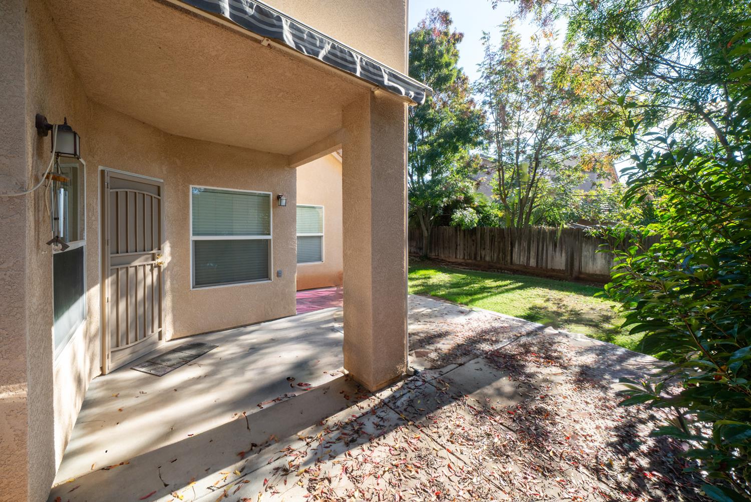 2773 E Deyoung Dr, Fresno, CA 93720