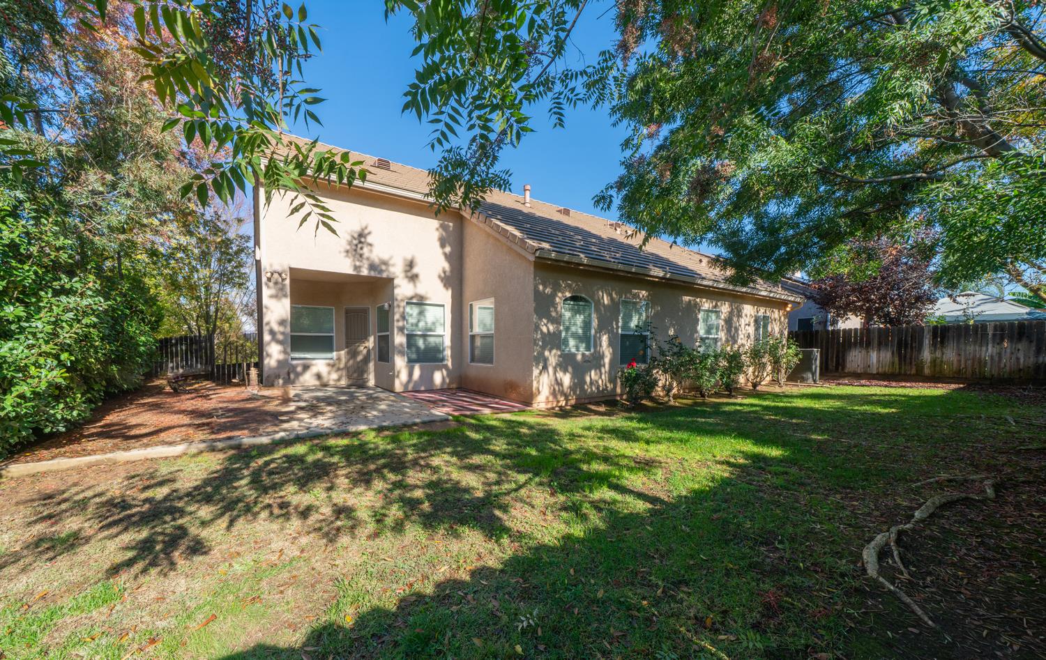 2773 E Deyoung Dr, Fresno, CA 93720