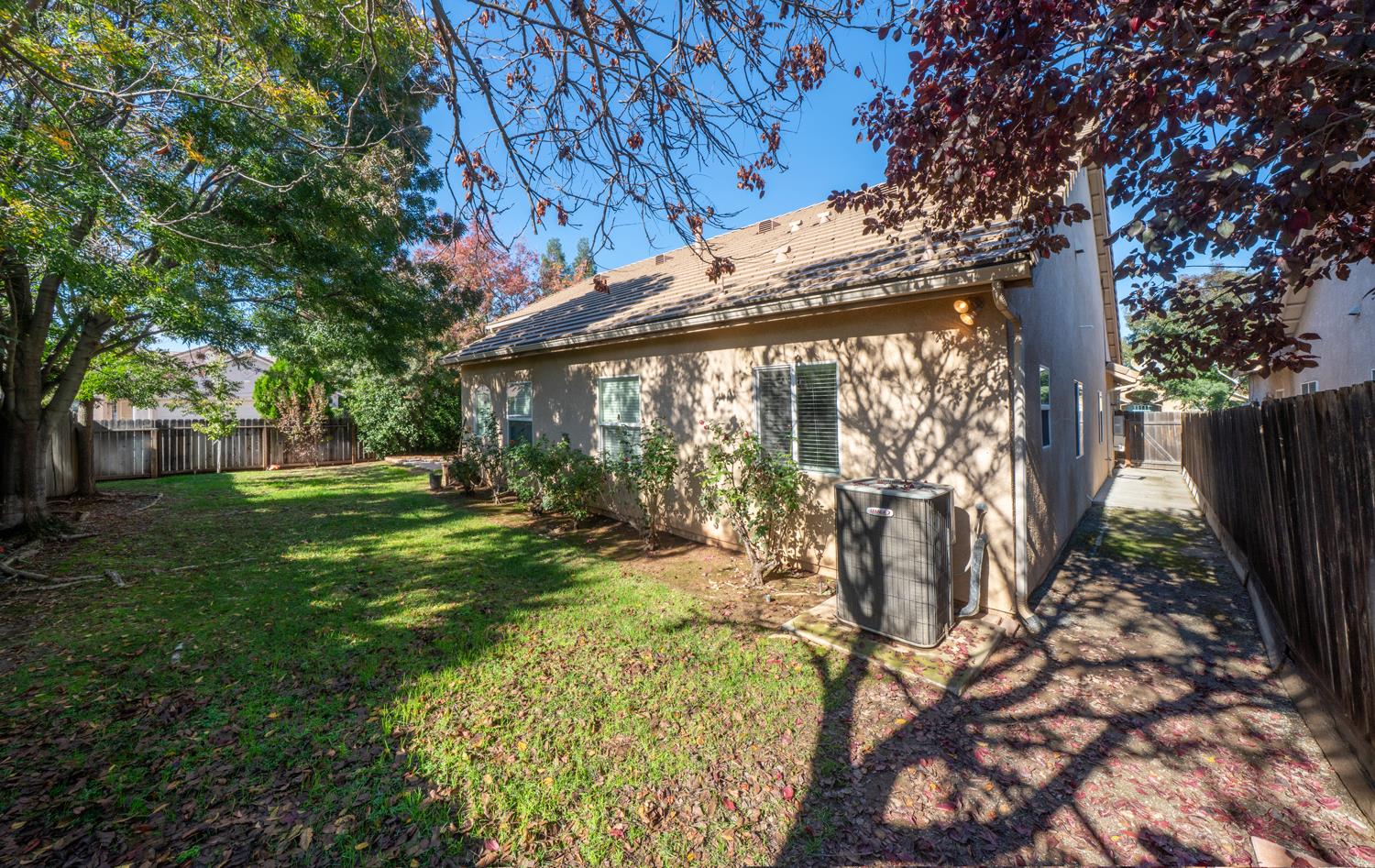 2773 E Deyoung Dr, Fresno, CA 93720