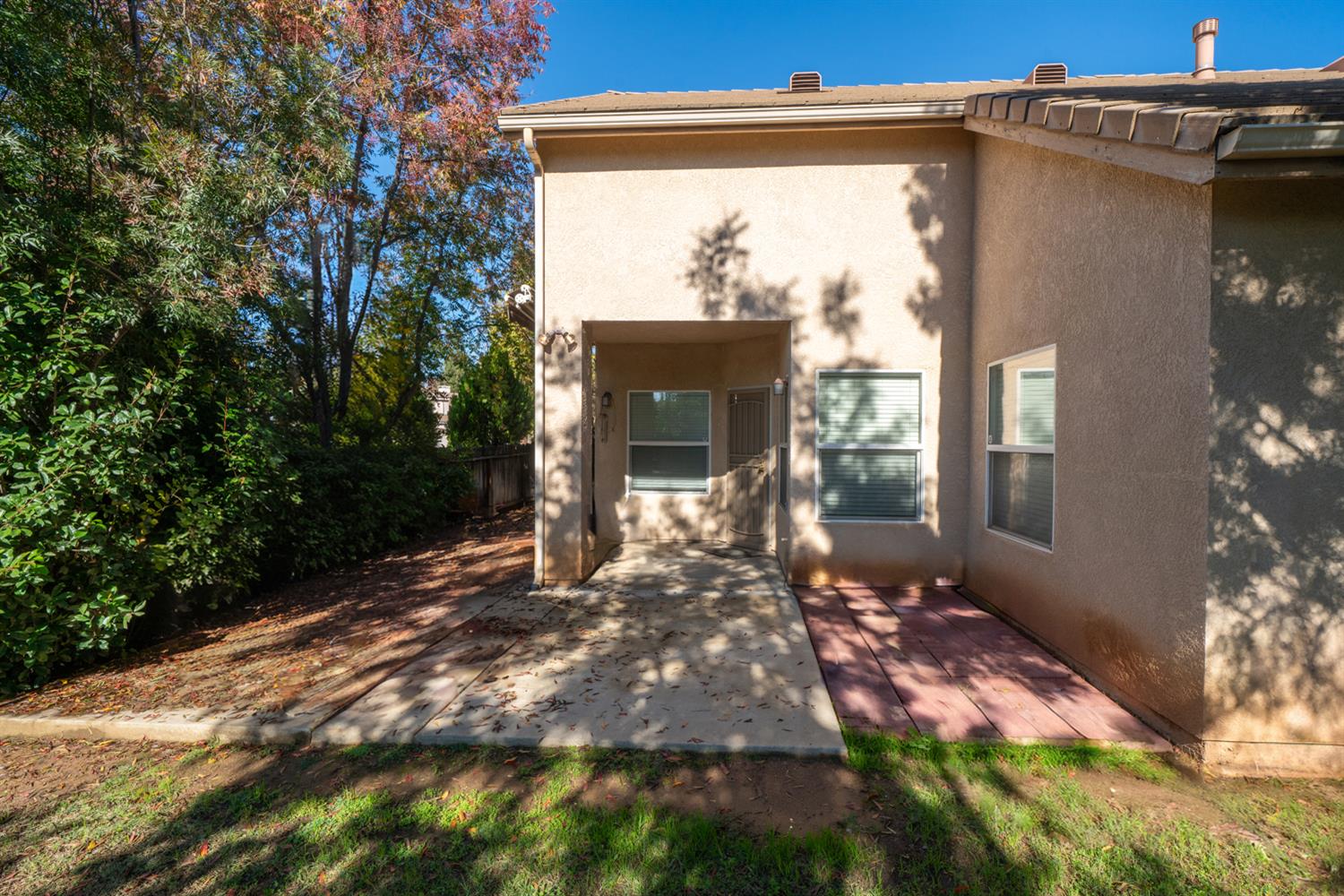 2773 E Deyoung Dr, Fresno, CA 93720