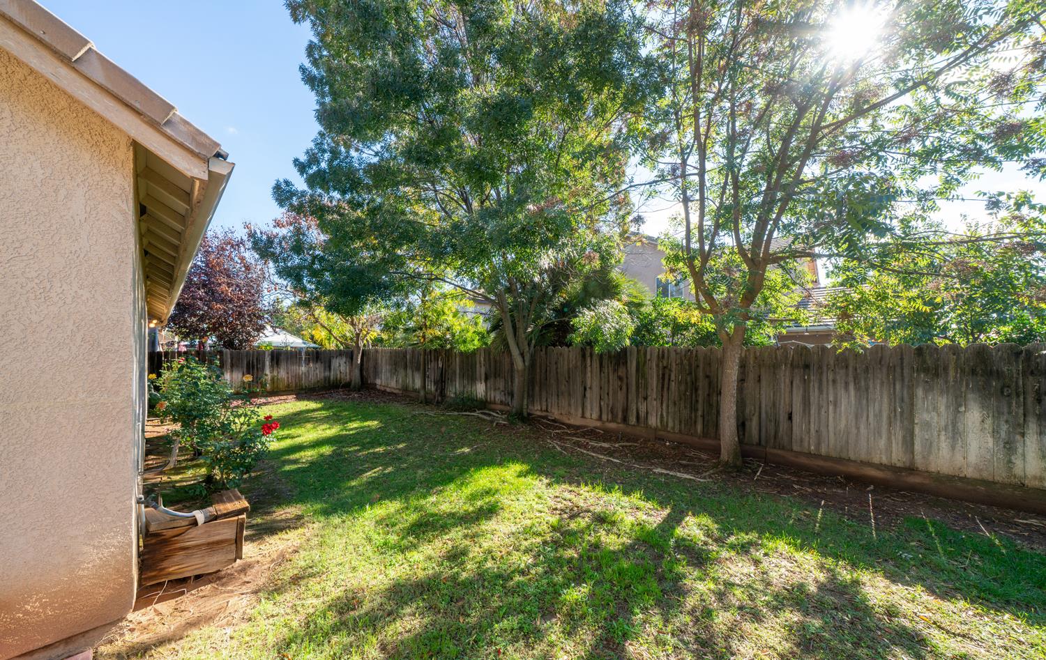 2773 E Deyoung Dr, Fresno, CA 93720