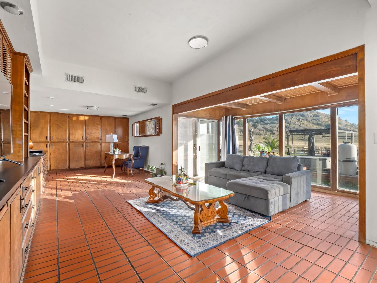 31204 Sierra Dr, Exeter, CA 93221