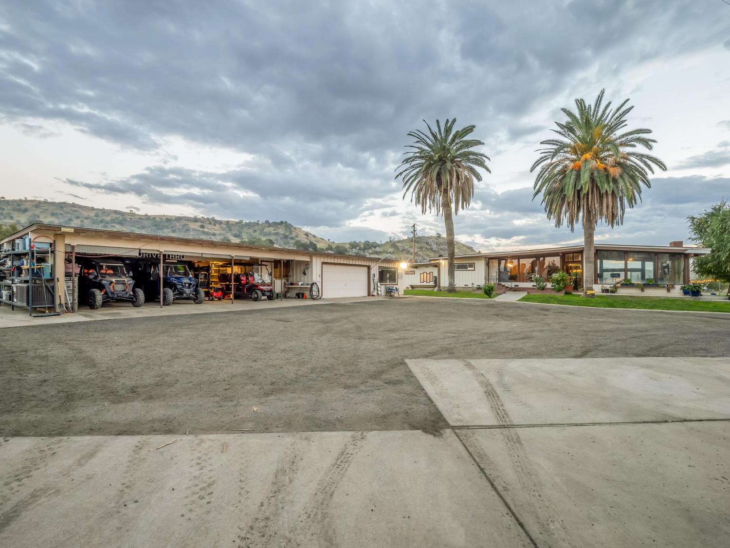 31204 Sierra Dr, Exeter, CA 93221