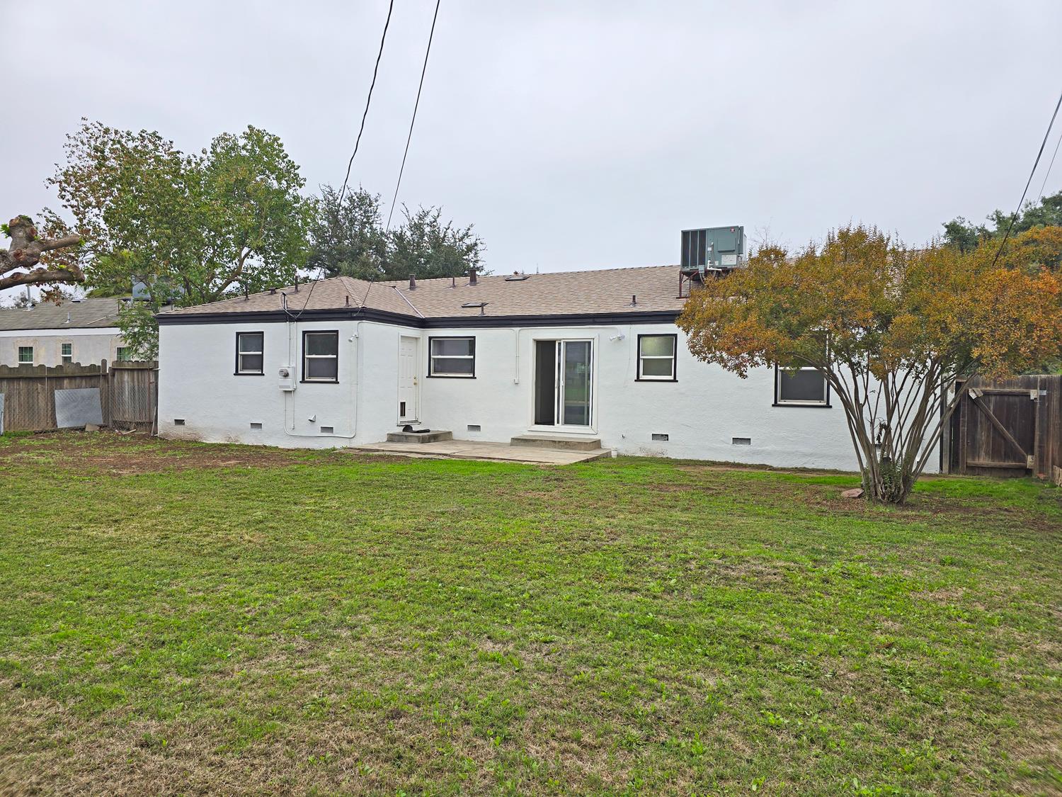 216 E Ashlan Ave, Fresno, CA 93704