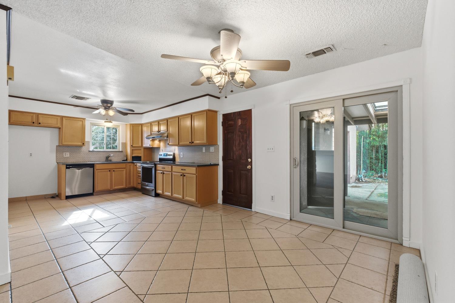 2432 Hicks St, Selma, CA 93662