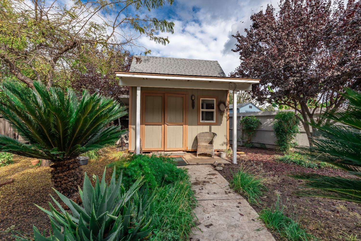 2432 Hicks St, Selma, CA 93662