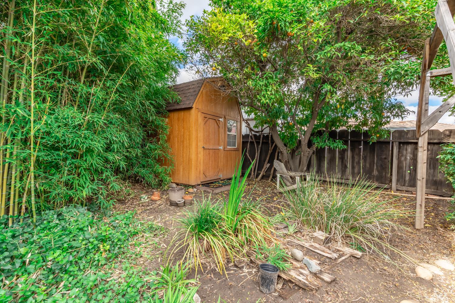 2432 Hicks St, Selma, CA 93662