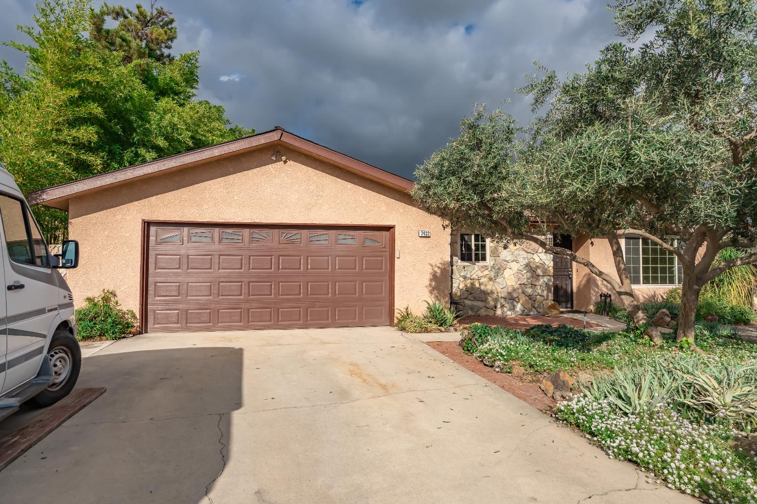 2432 Hicks St, Selma, CA 93662