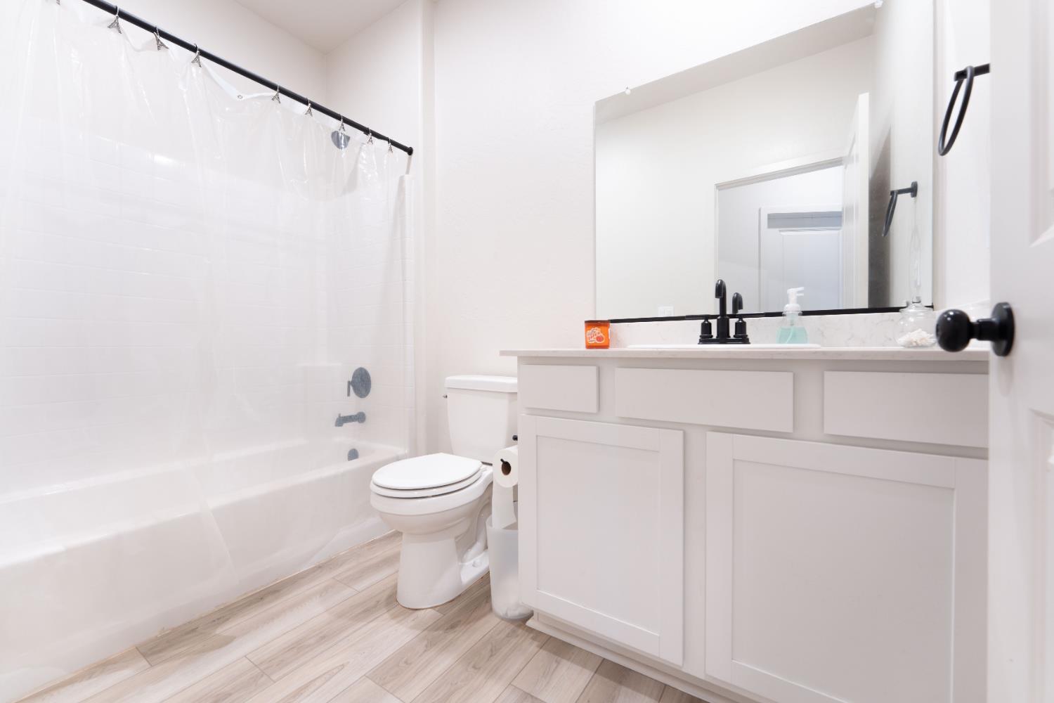 1754 S Twilight St, Hanford, CA 93230