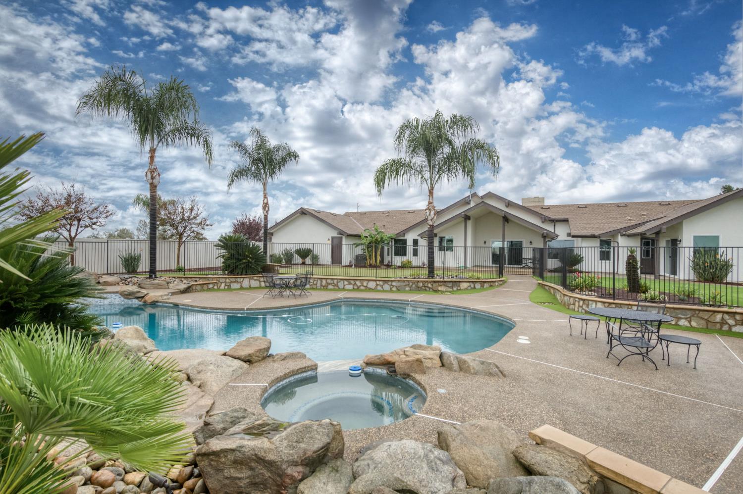 8063 W Herndon, Fresno, CA 93723