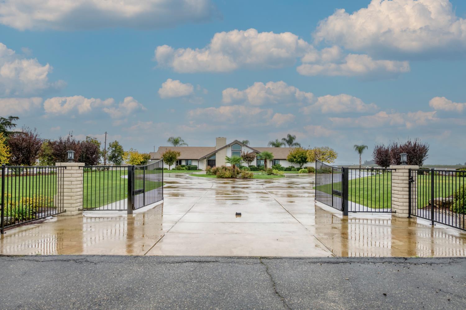 8063 W Herndon, Fresno, CA 93723