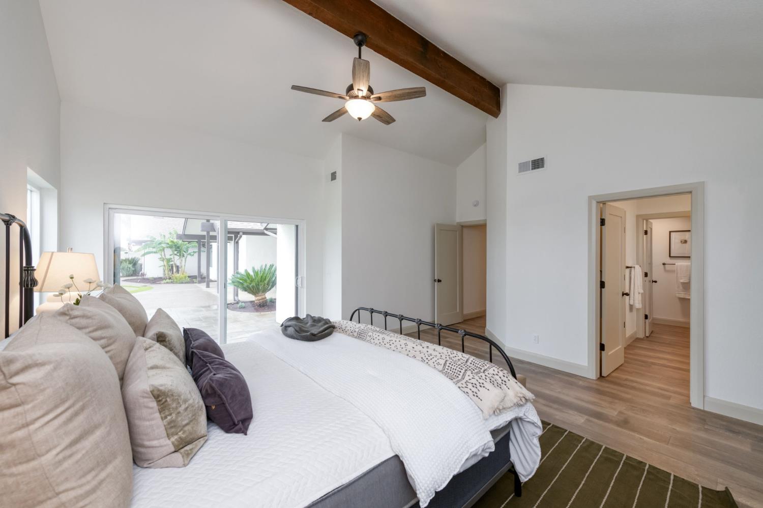 8063 W Herndon, Fresno, CA 93723