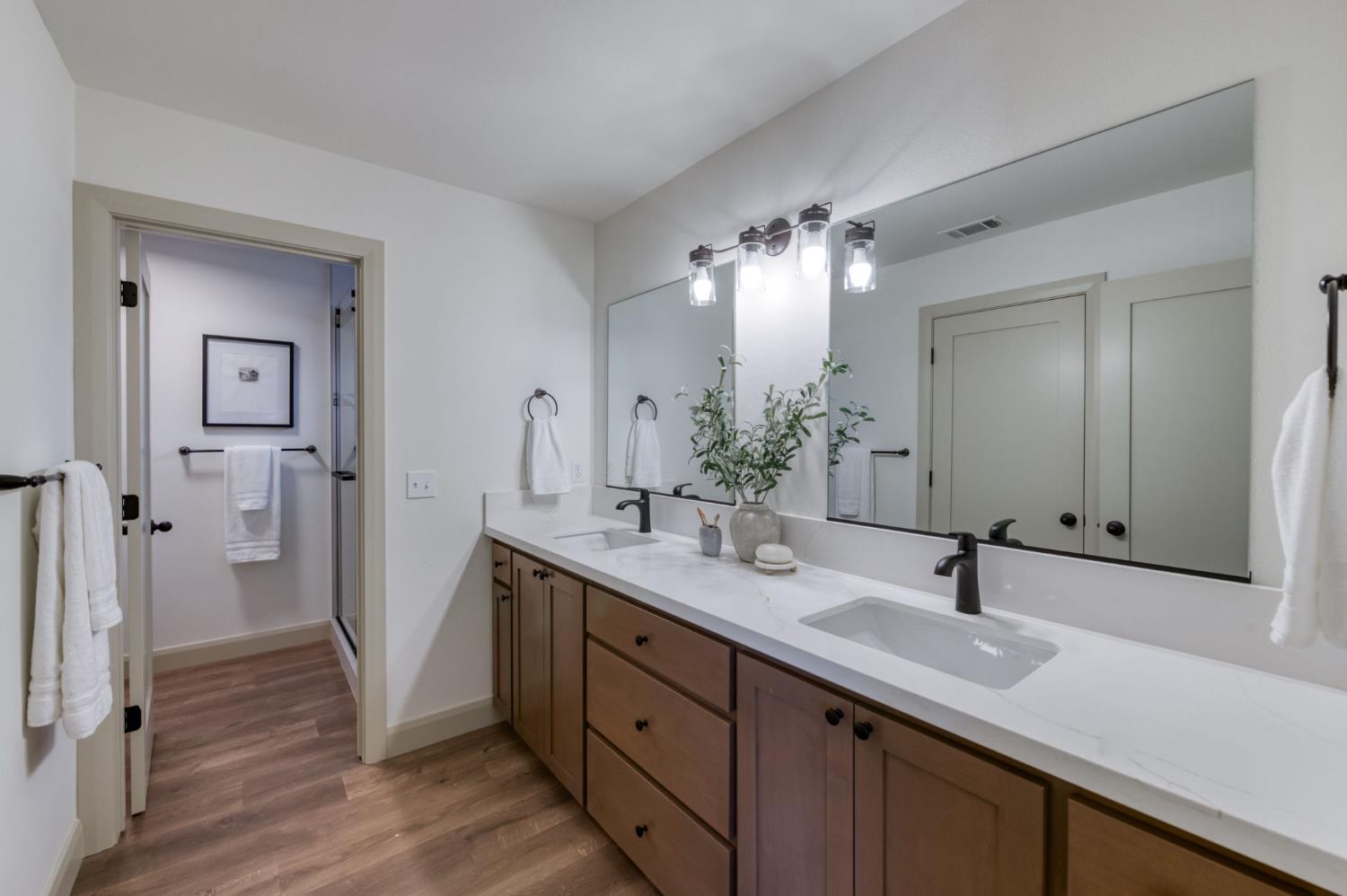 8063 W Herndon, Fresno, CA 93723