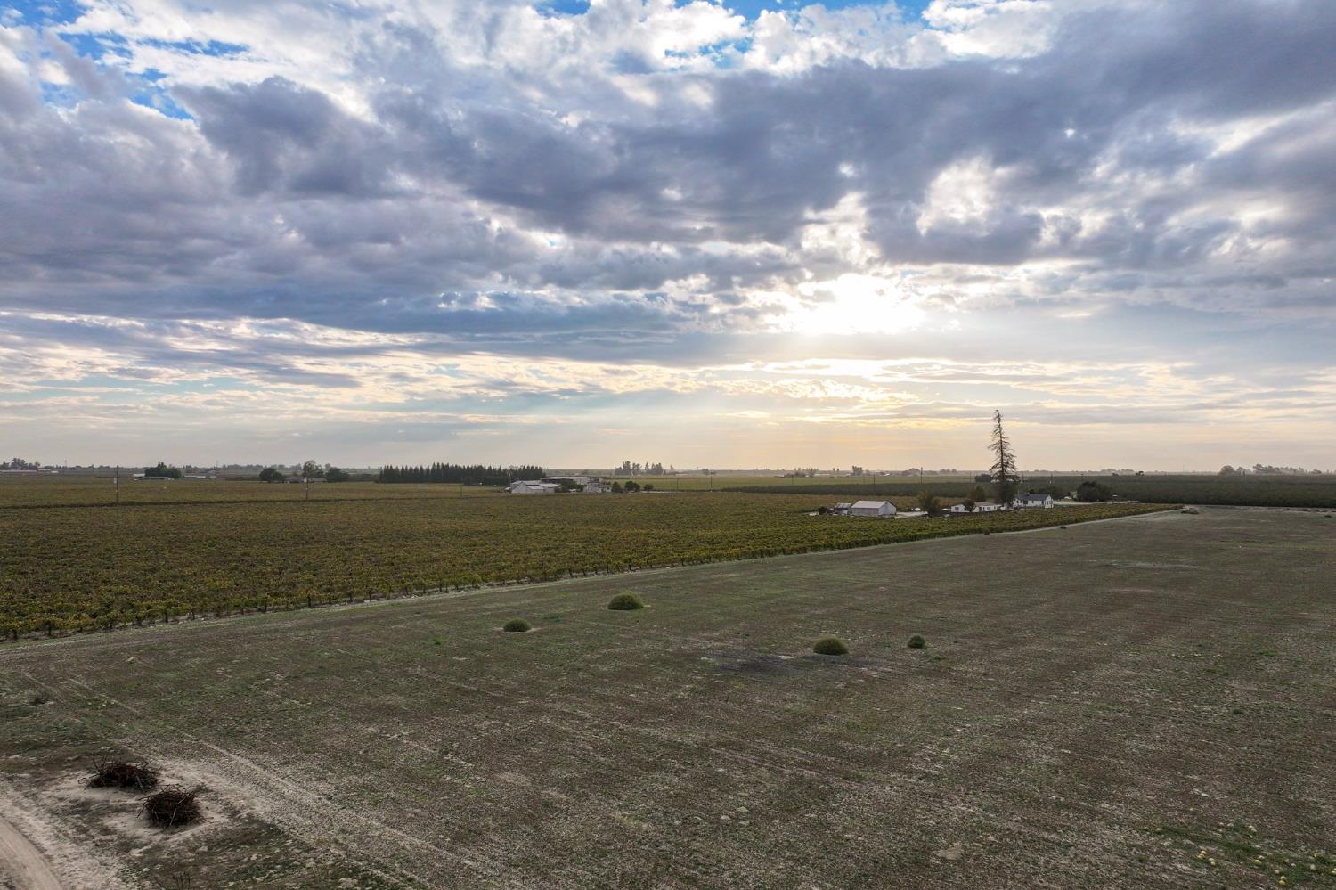 11836 S Hughes Ave, Caruthers, CA 93609