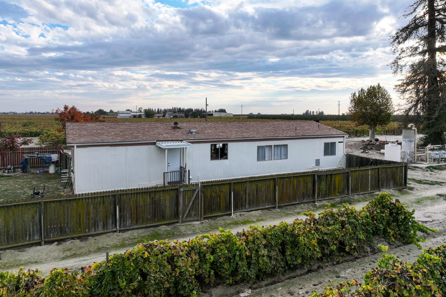 11836 S Hughes Ave, Caruthers, CA 93609