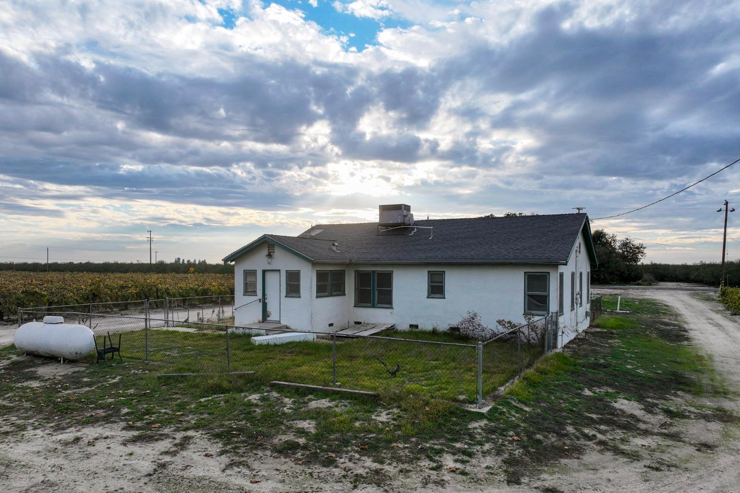 11836 S Hughes Ave, Caruthers, CA 93609