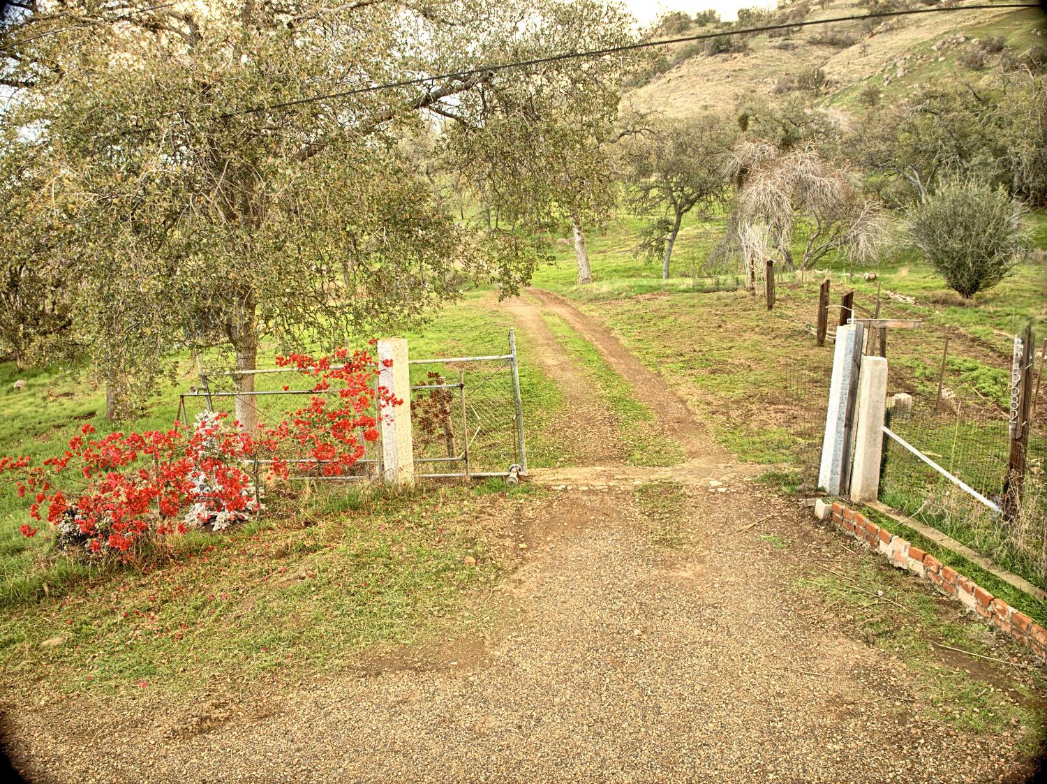 45682 Columbine Ln, Yokuts Valley, CA 93675