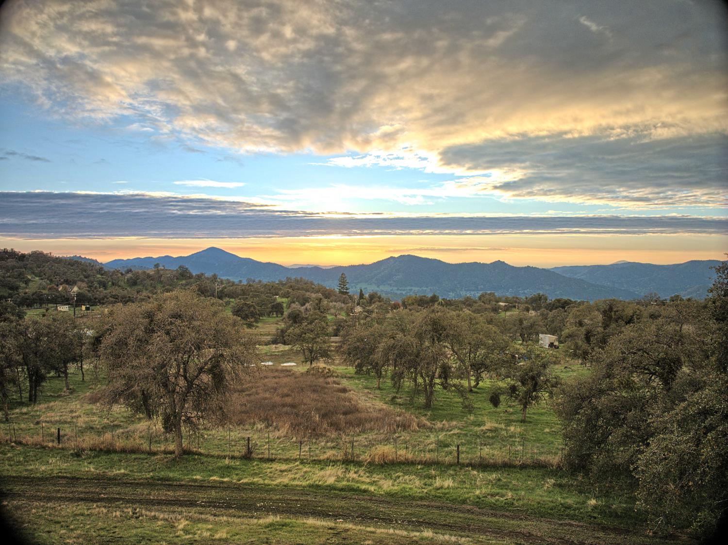 45682 Columbine Ln, Yokuts Valley, CA 93675