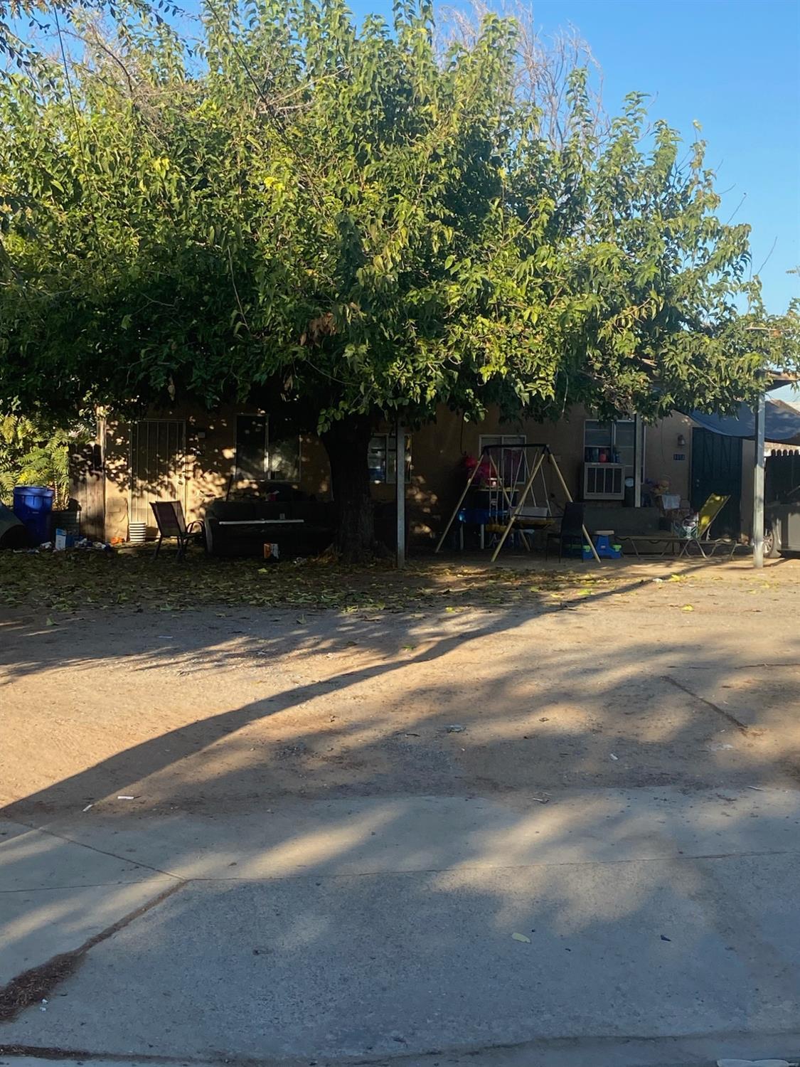 1051 12Th St, Orange Cove, CA 93646