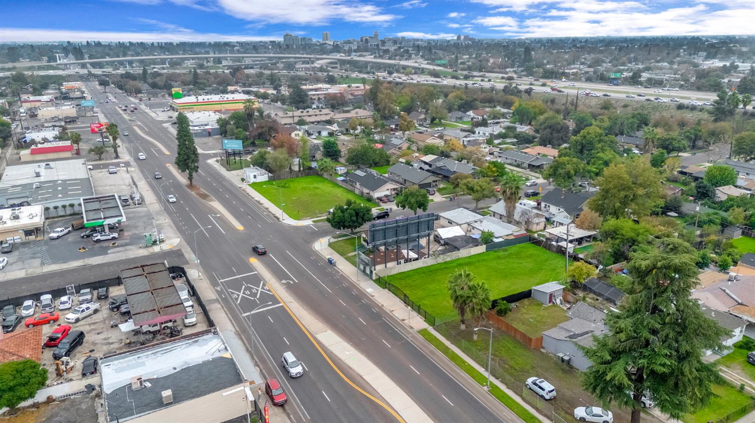 1361 N 1St St, Fresno, CA 93703