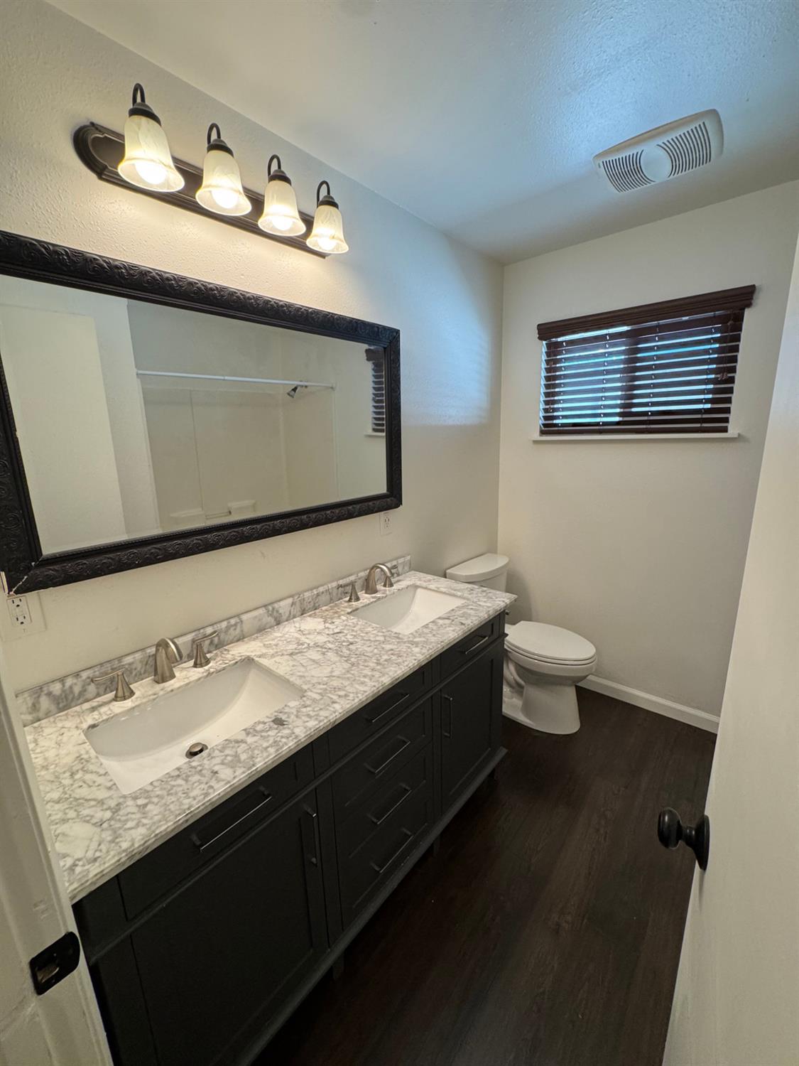 3725 E Hampton Way, Fresno, CA 93726