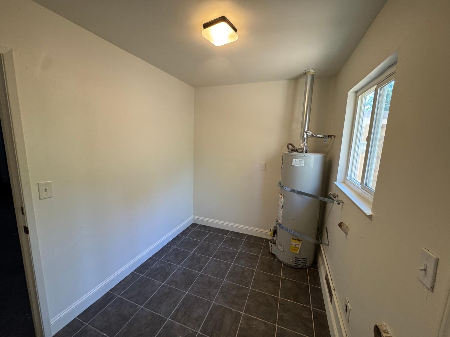 3725 E Hampton Way, Fresno, CA 93726