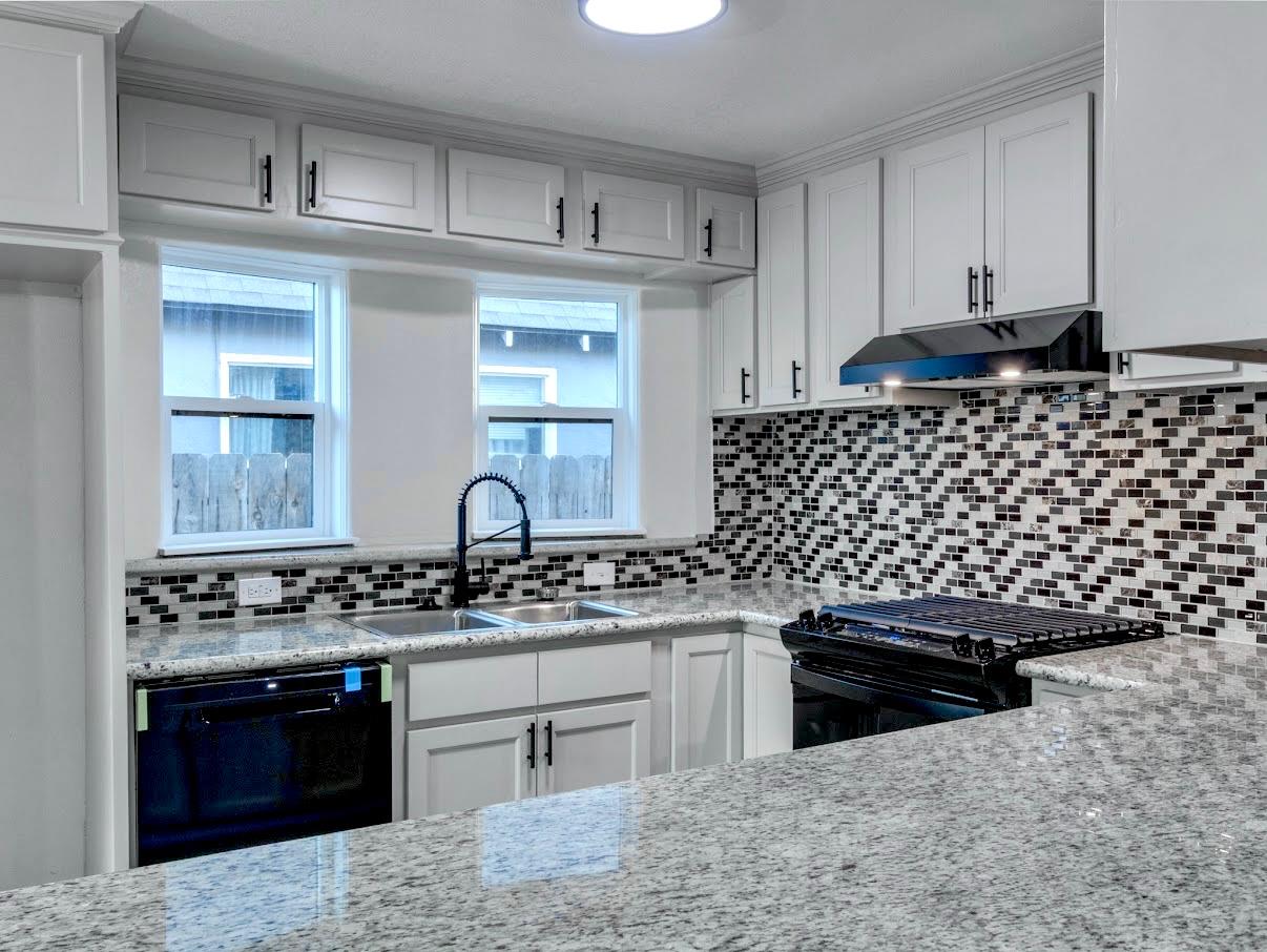 1271 N Roosevelt Ave, Fresno, CA 93728