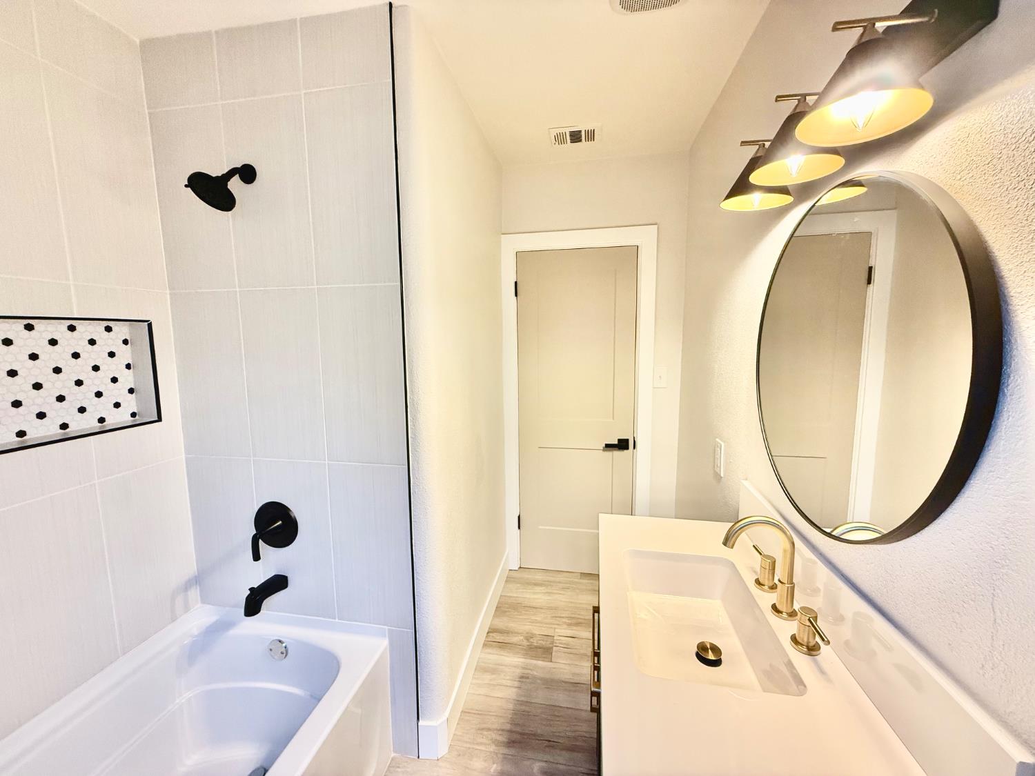 1271 N Roosevelt Ave, Fresno, CA 93728