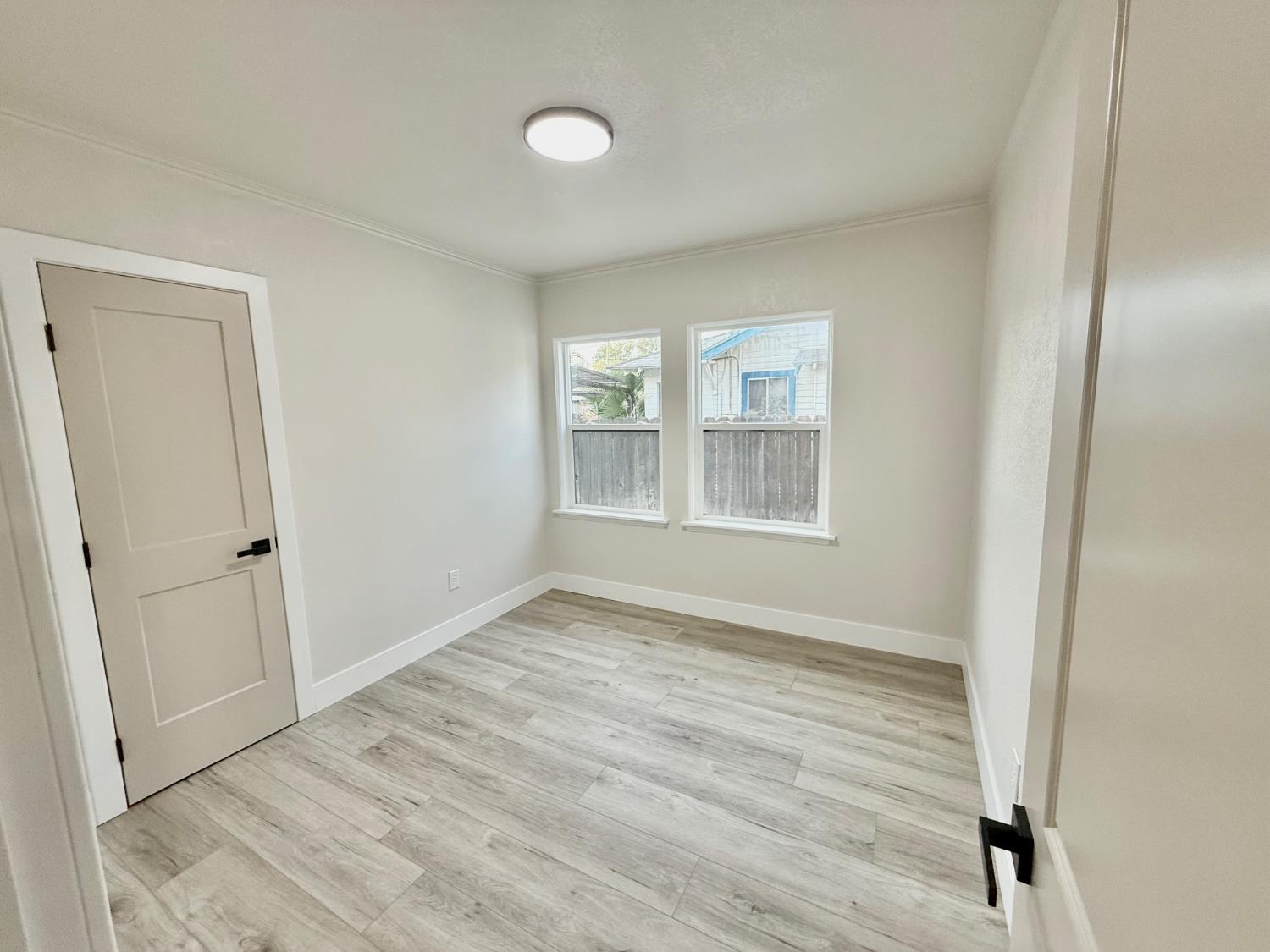 1271 N Roosevelt Ave, Fresno, CA 93728