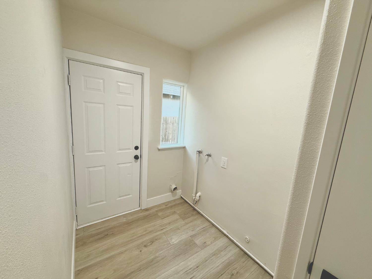 1271 N Roosevelt Ave, Fresno, CA 93728