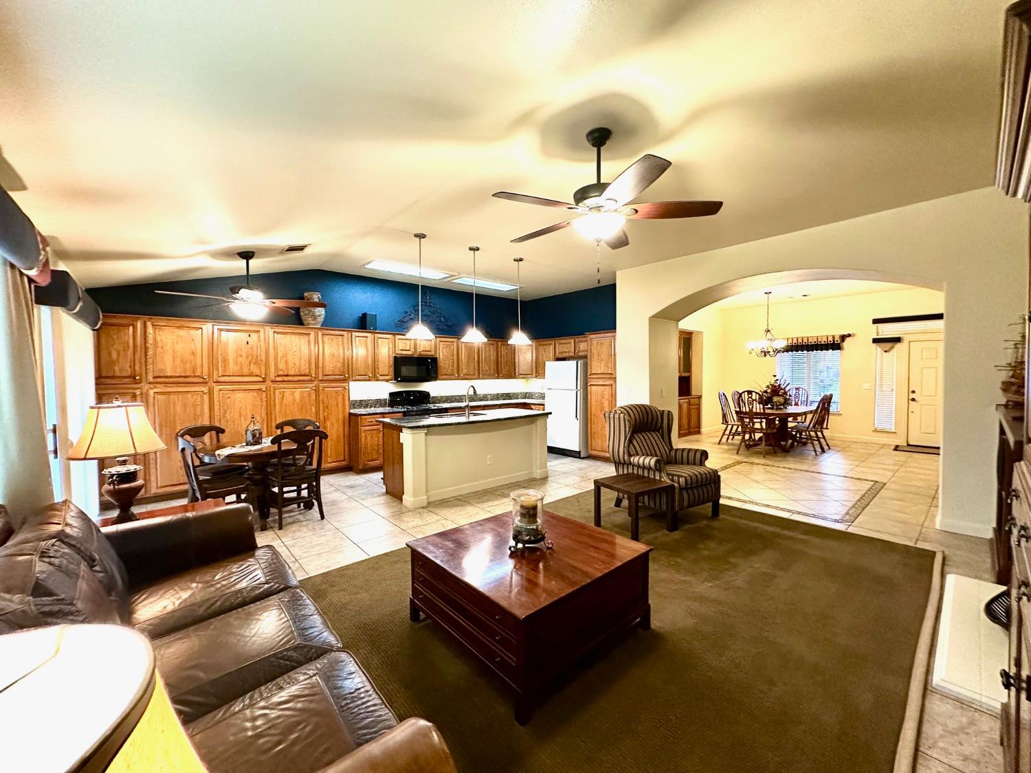 2743 Zion Way, Hanford, CA 93230