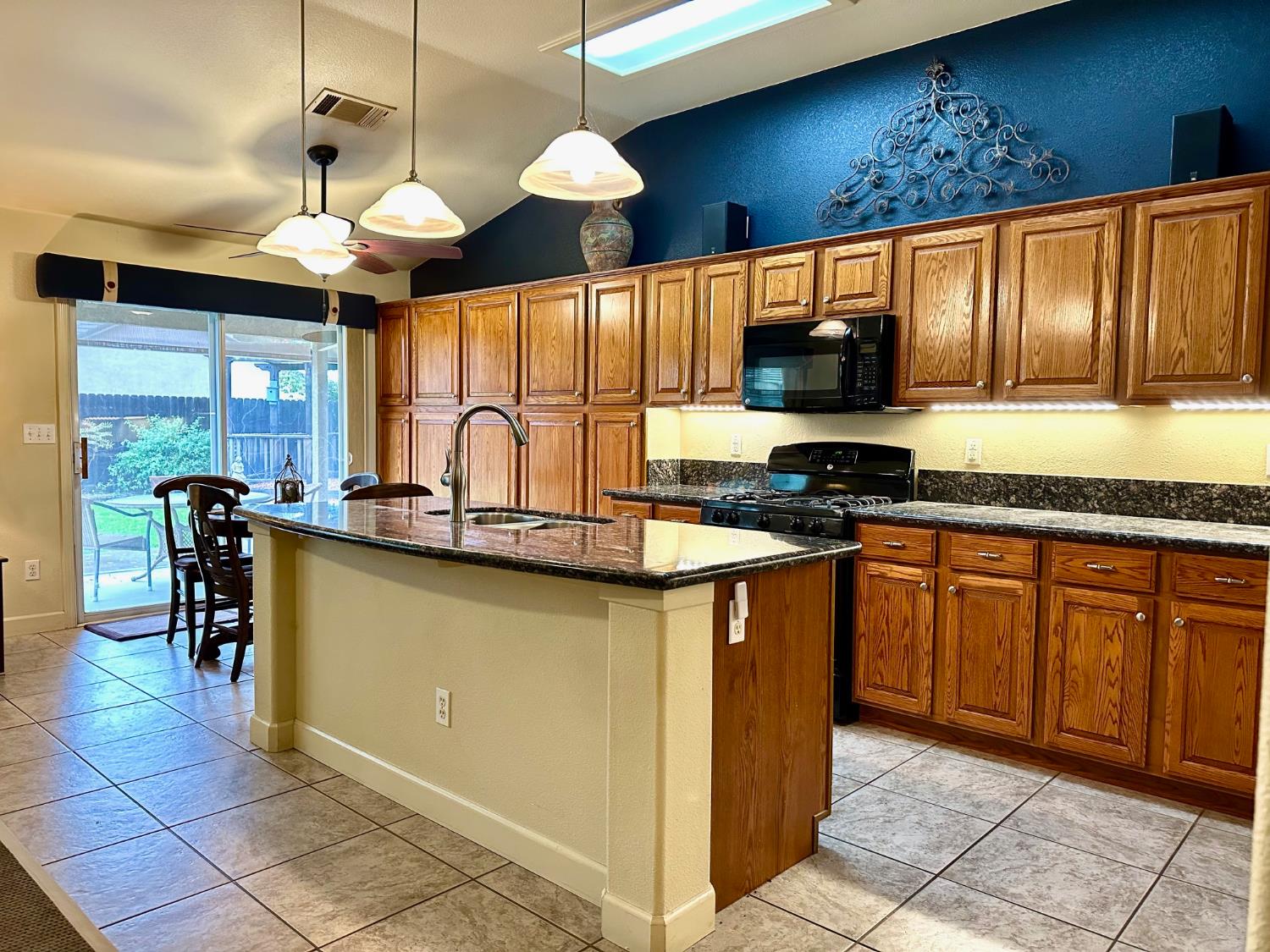 2743 Zion Way, Hanford, CA 93230