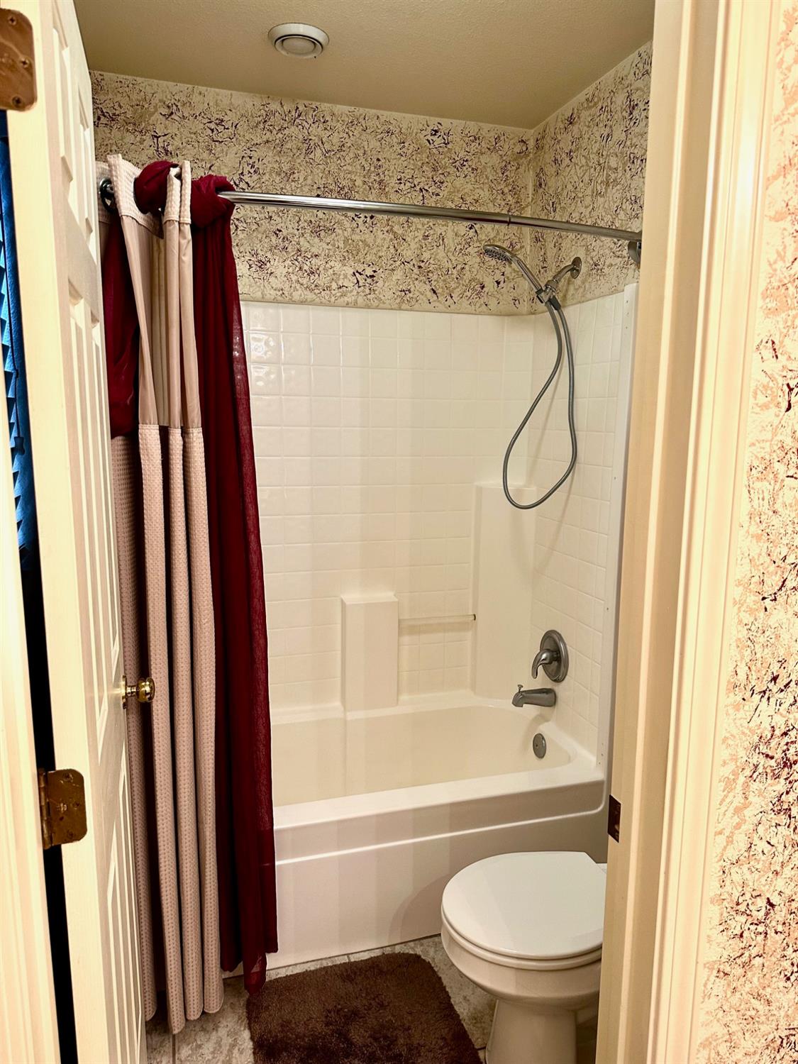 2743 Zion Way, Hanford, CA 93230