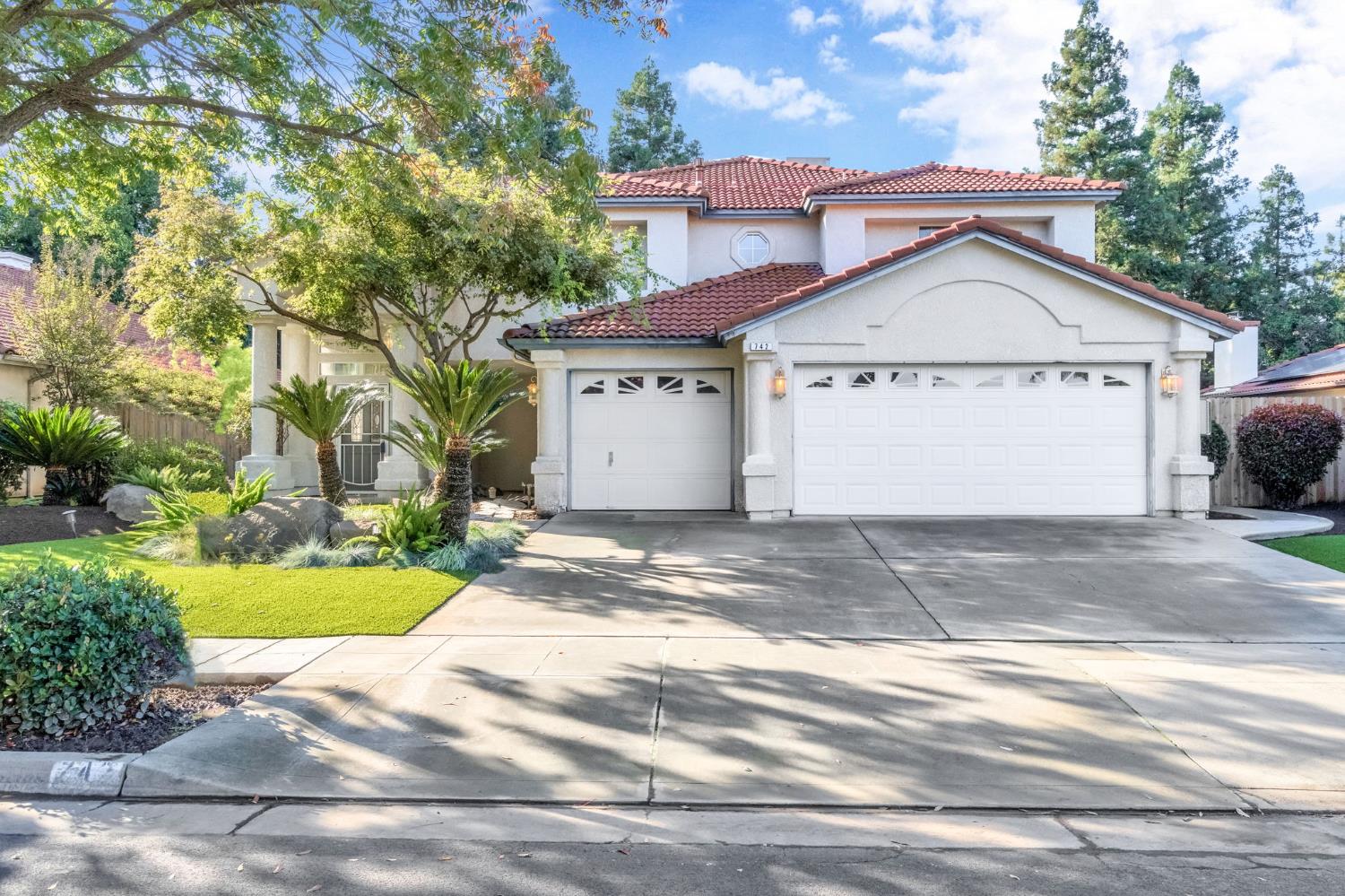 742 N Marion Ave, Clovis, CA 93611