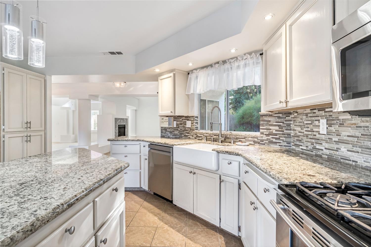 742 N Marion Ave, Clovis, CA 93611