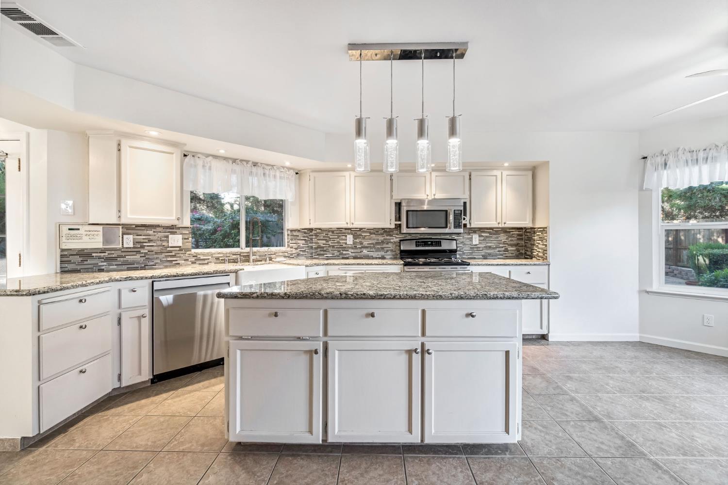 742 N Marion Ave, Clovis, CA 93611