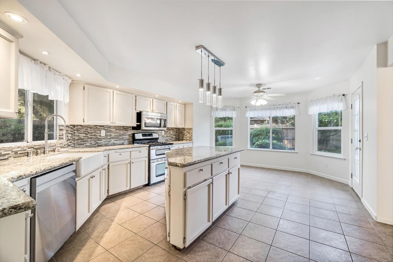 742 N Marion Ave, Clovis, CA 93611