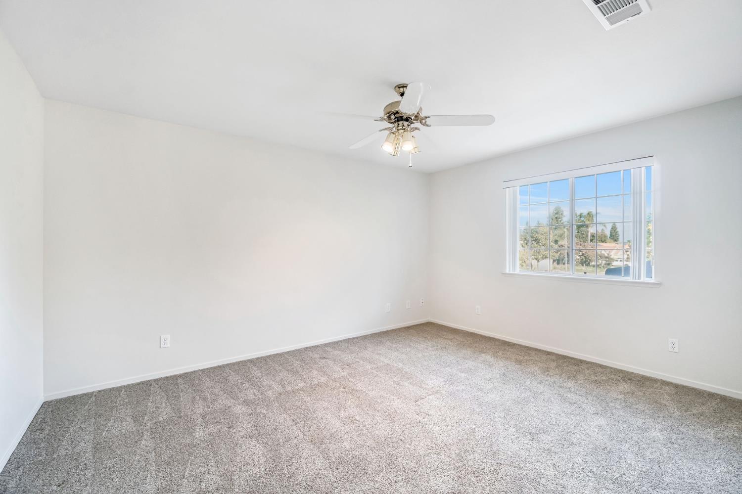 742 N Marion Ave, Clovis, CA 93611