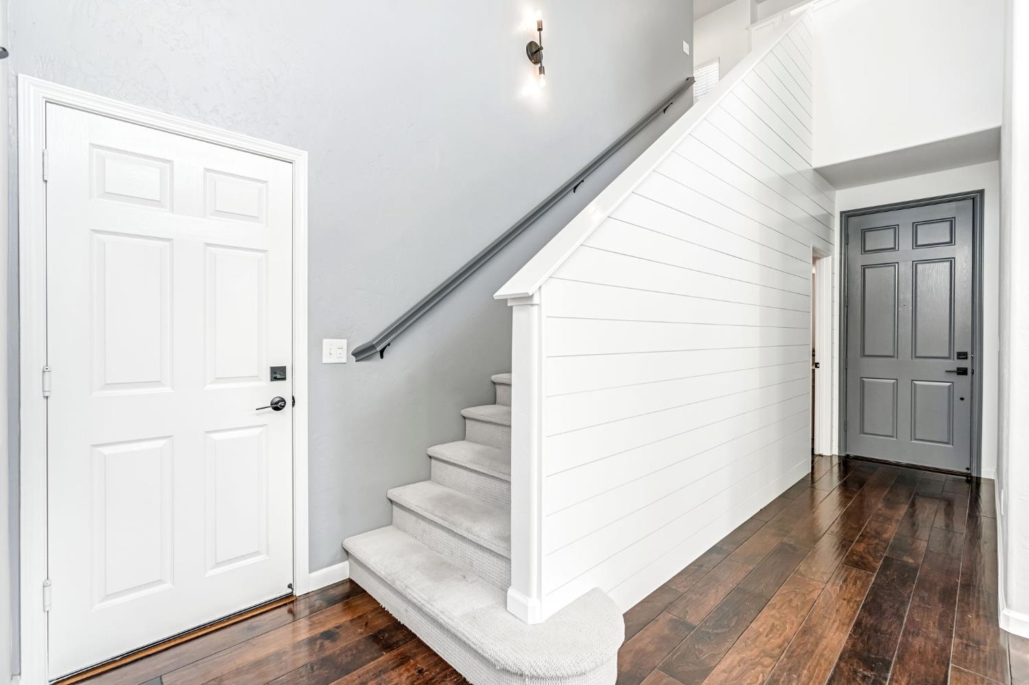 1856 N La Rue Ln, Clovis, CA 93619