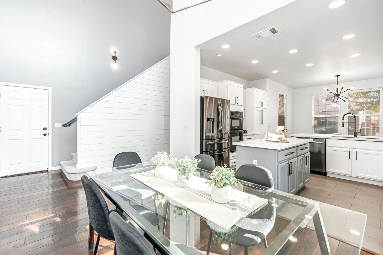 1856 N La Rue Ln, Clovis, CA 93619