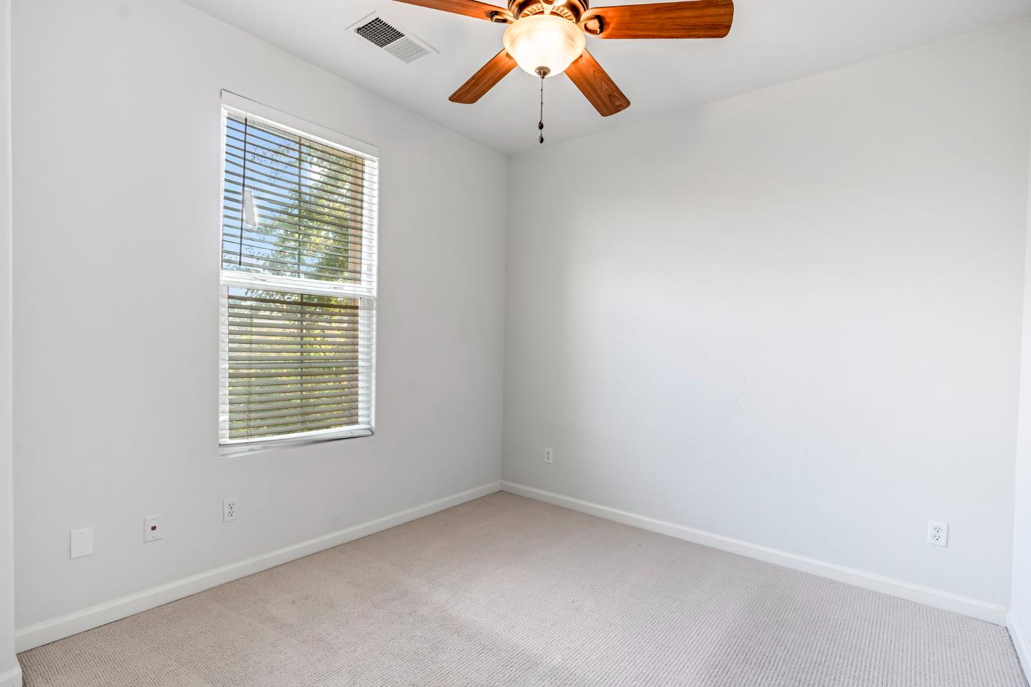 1856 N La Rue Ln, Clovis, CA 93619