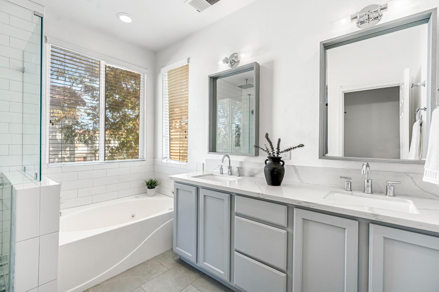 1856 N La Rue Ln, Clovis, CA 93619