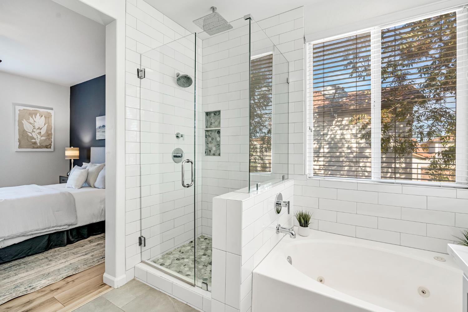 1856 N La Rue Ln, Clovis, CA 93619