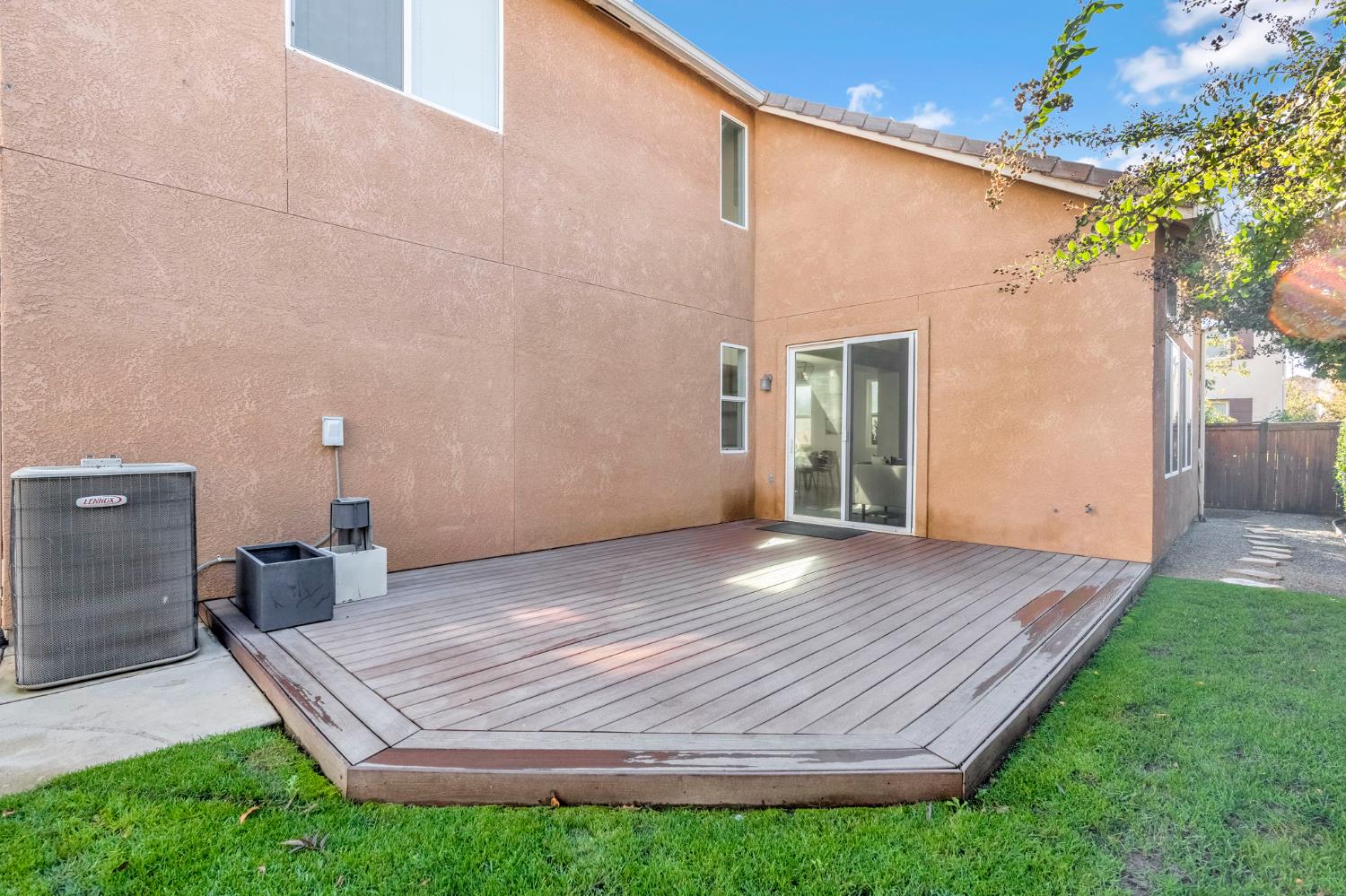 1856 N La Rue Ln, Clovis, CA 93619