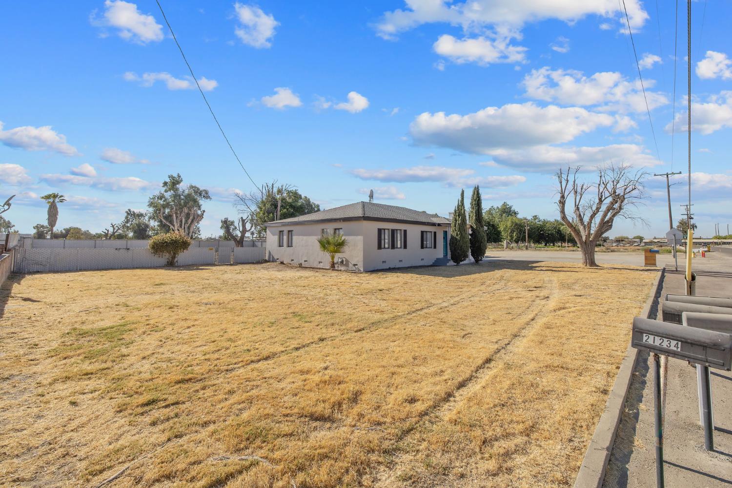 21199 S Feland Ave, Riverdale, CA 93656