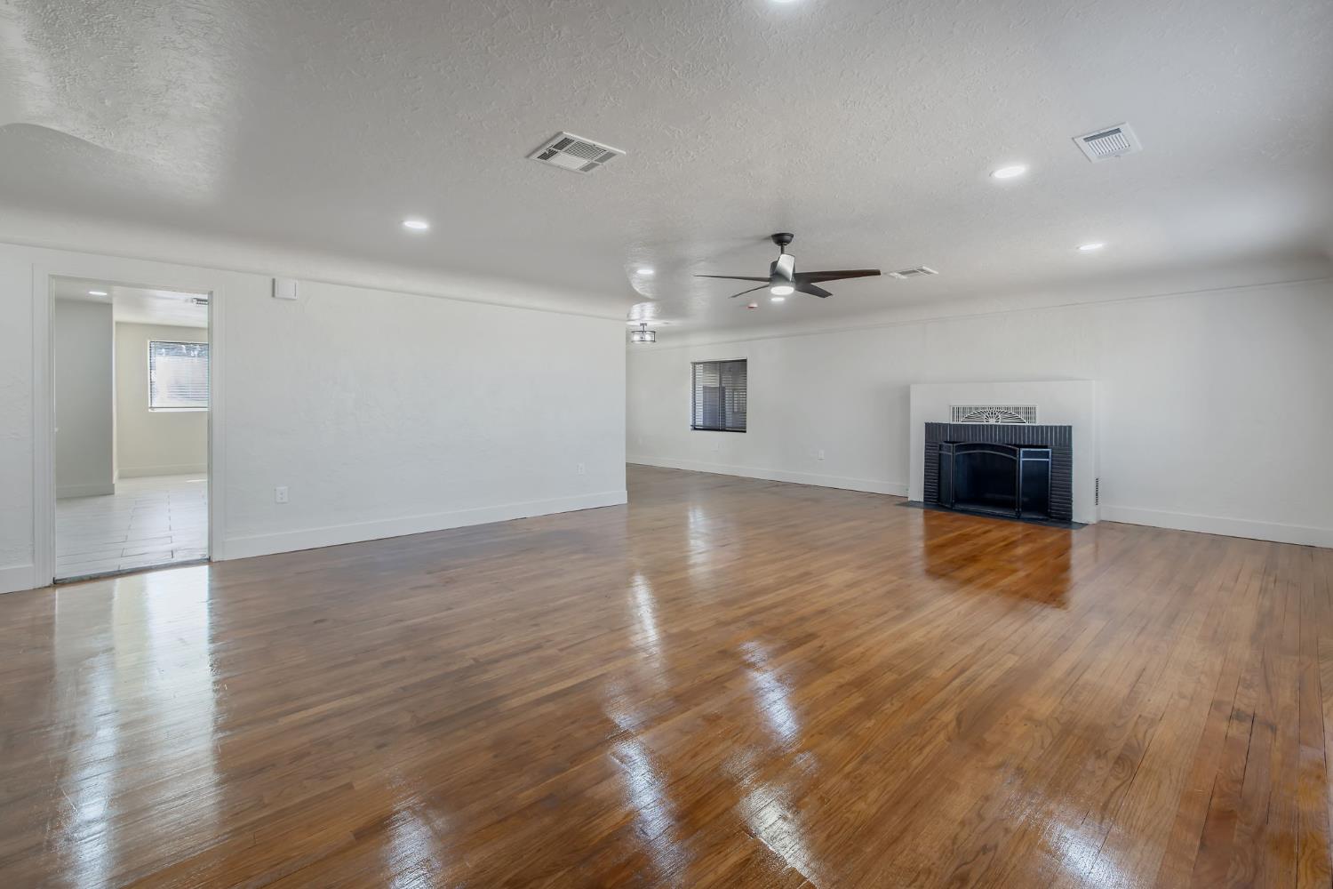 21199 S Feland Ave, Riverdale, CA 93656