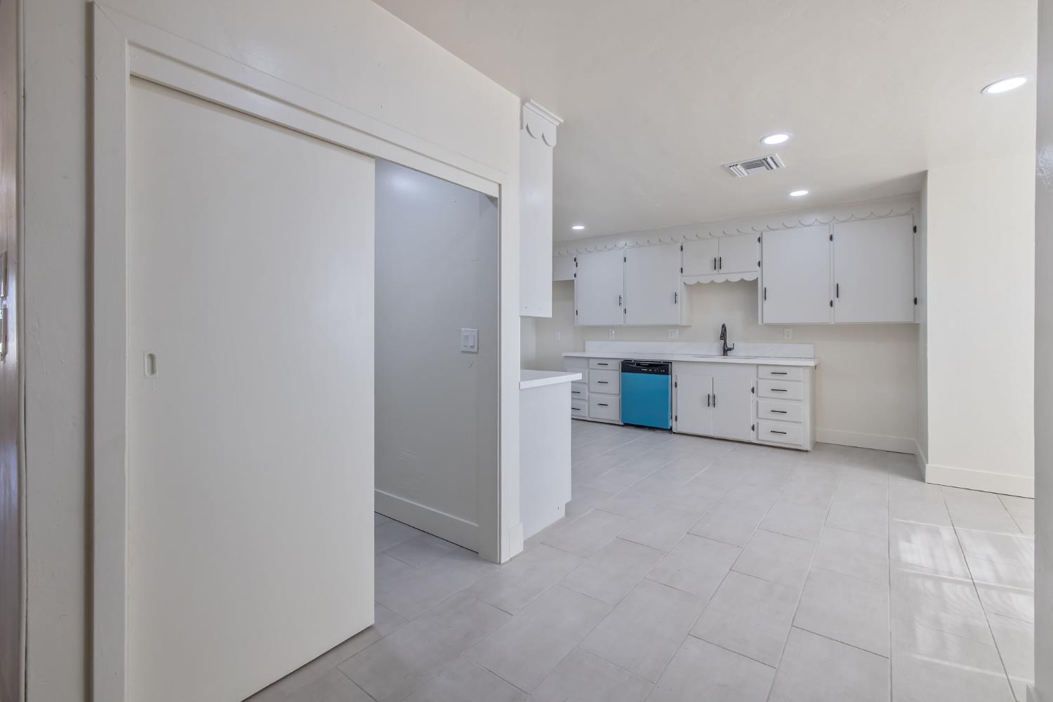 21199 S Feland Ave, Riverdale, CA 93656